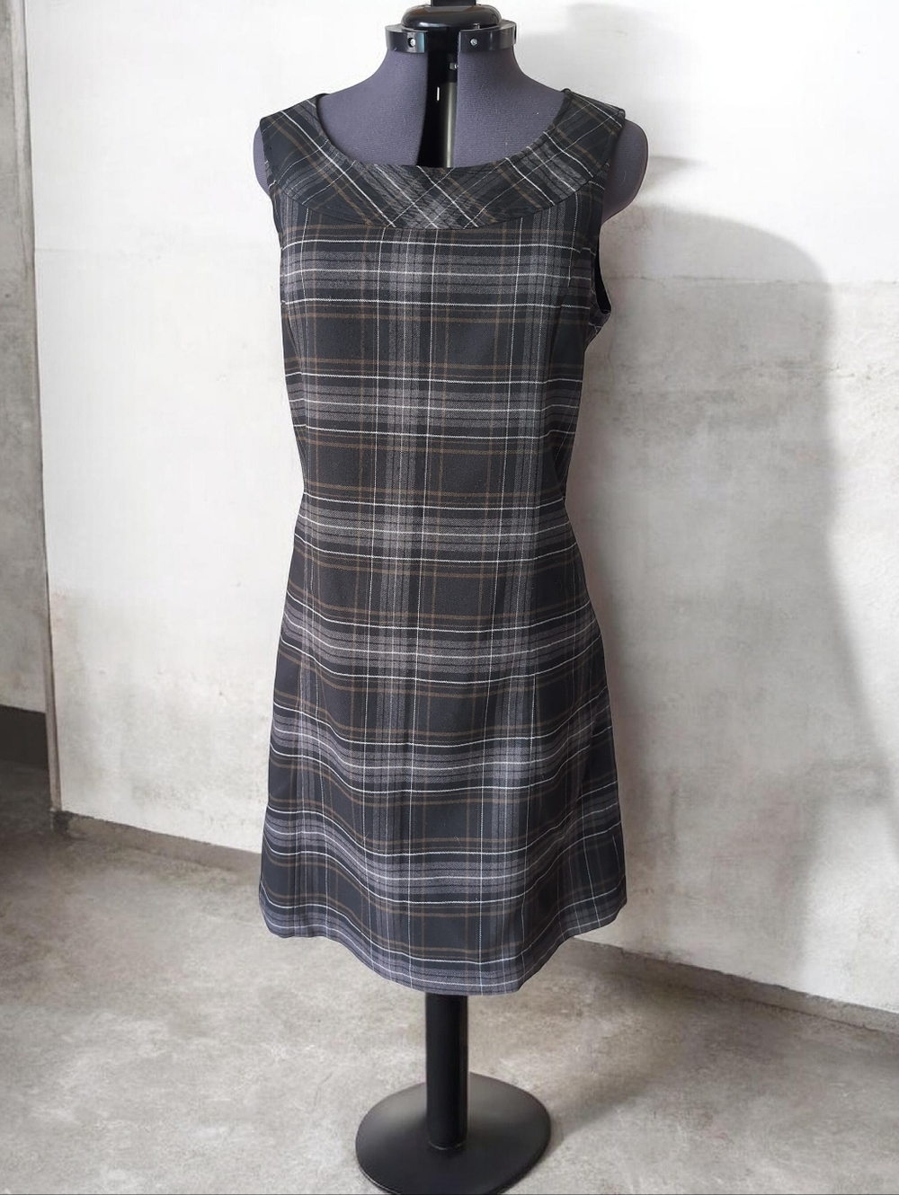 size 8/9 Sleeveless Plaid Shift Dress